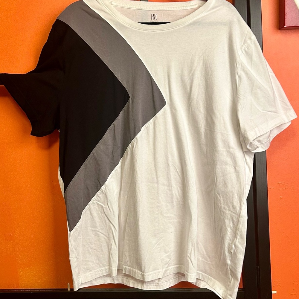 INC International Concepts White T-Shirt with Black and Gray Chevron